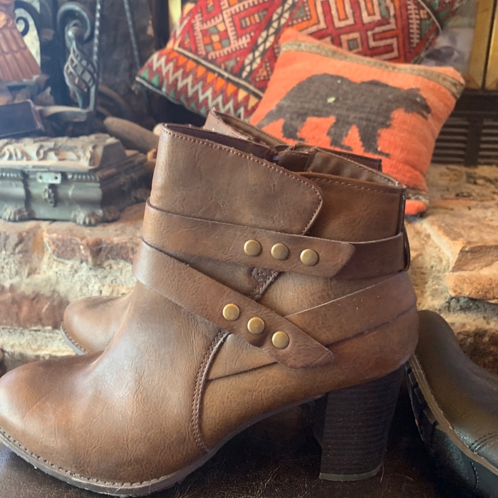 Heeled booties